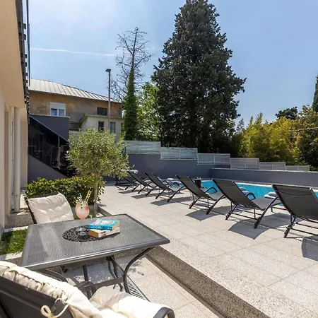 In Mit Schoener Terrasse Apartment Crikvenica